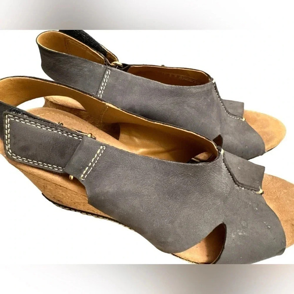 Clarks soft cushion cork wedge heel - Picture 4 of 11